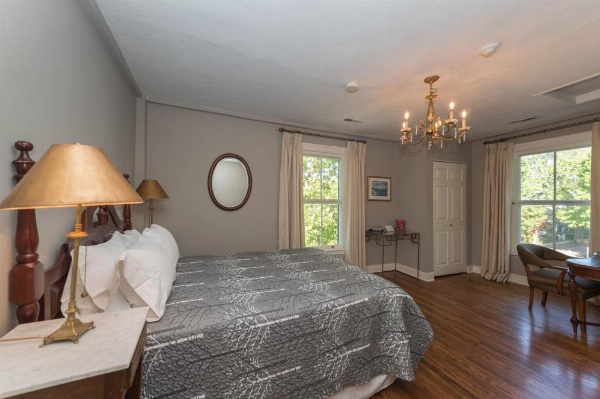 The Old Bank House image 167